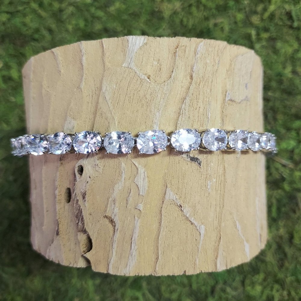 NEW Oval cut crystal bracelet - Picture 2 of 6